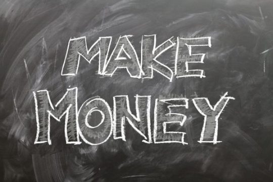 Blog dan Artikel Mengelola Keuangan Usaha: Gaji vs. Profit, Mana Yang Lebih Penting?