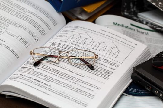 Suara Hati Pemilik Bisnis Yang Harap-Harap Cemas Bayar THR