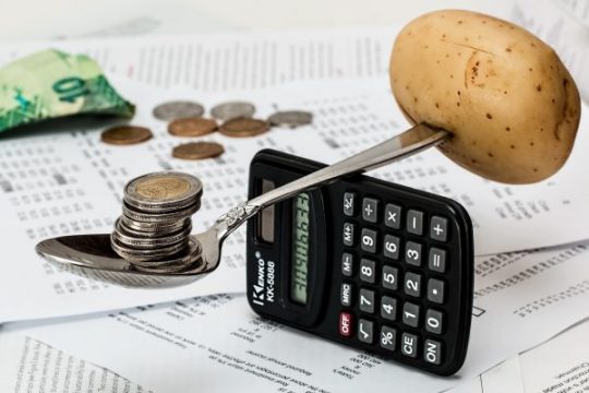 Blog dan Artikel 5 + 4 Jurus Atur Uang Anti Tekor Pasca Lebaran untuk Karyawan