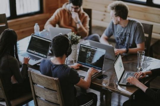 Blog dan Artikel Kerja di Startup Itu Berarti Gaji Besar? Bener Nggak Sih?