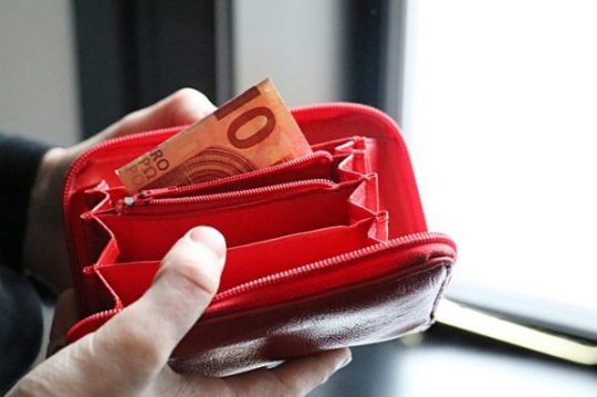Blog dan Artikel Gaji Kecil? Meski Relatif, Mungkin Salah Satu dari 9 Hal Ini Alasannya