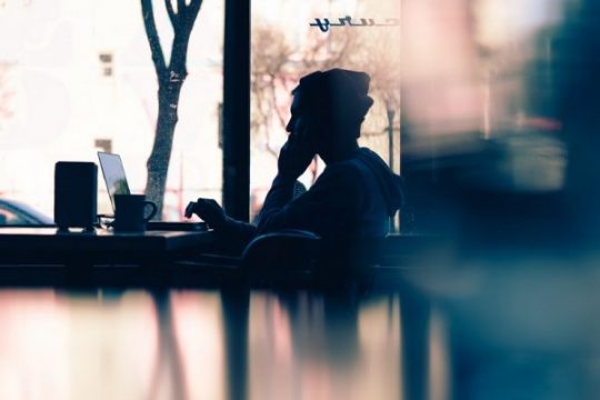 5 Cara Perusahaan Bantu Karyawan Menjaga Kesehatan Mental