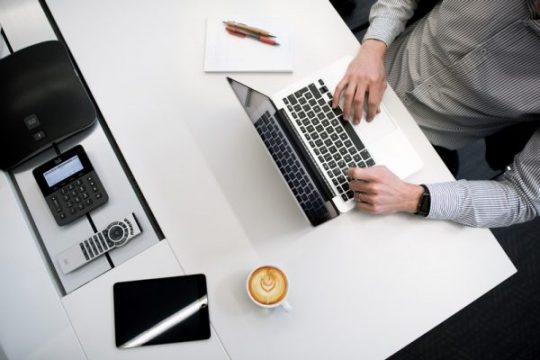 5 Langkah Mengurangi Kasbon Karyawan yang Bisa Dilakukan oleh Manajemen Perusahaan