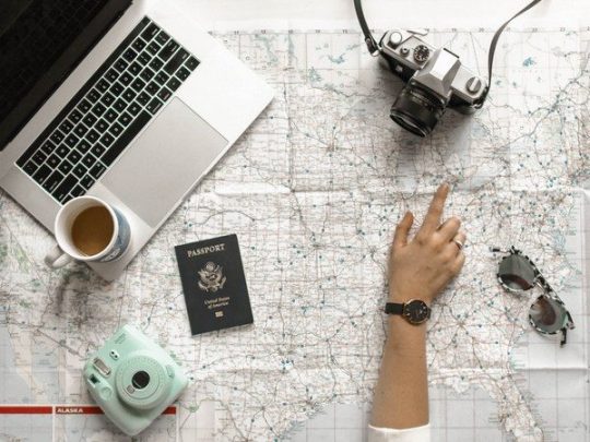 Bekerja Sambil Keliling Dunia: Inilah 3 Millenial and Gen Z's Dream Job