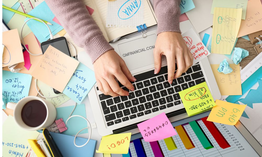 mengatur beban kerja karyawan