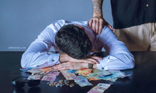 Blog dan Artikel Kenapa Banyak Orang Punya Gaji Cukup tapi Tetap Cemas?