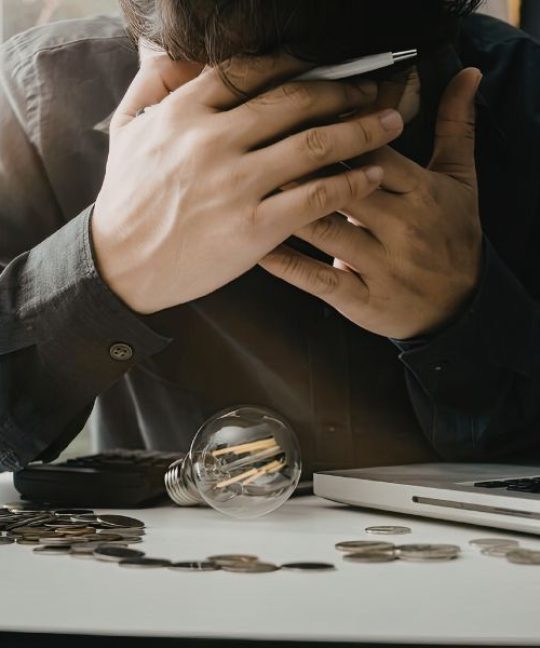 Financial Stress: Beban yang Tidak Terlihat di Tempat Kerja